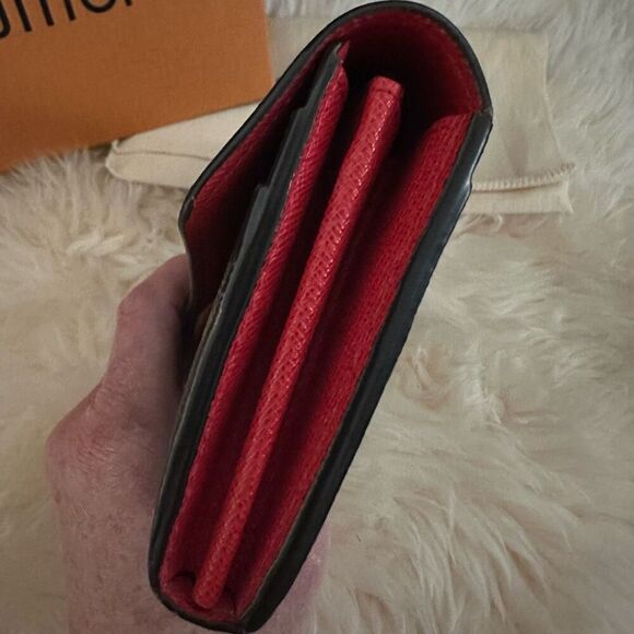 Louis Vuitton Sarah Wallet EUC - Picture 9 of 15